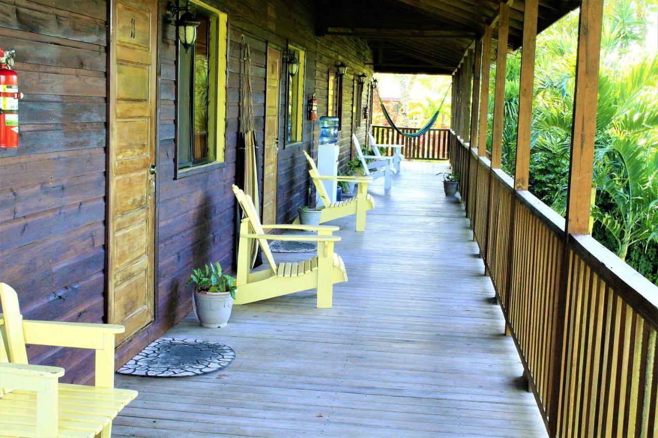 The Log Cab-Inn San Ignacio Buitenkant foto
